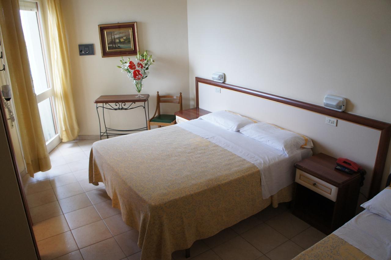 Hotel Nettuno Cattolica Exteriör bild