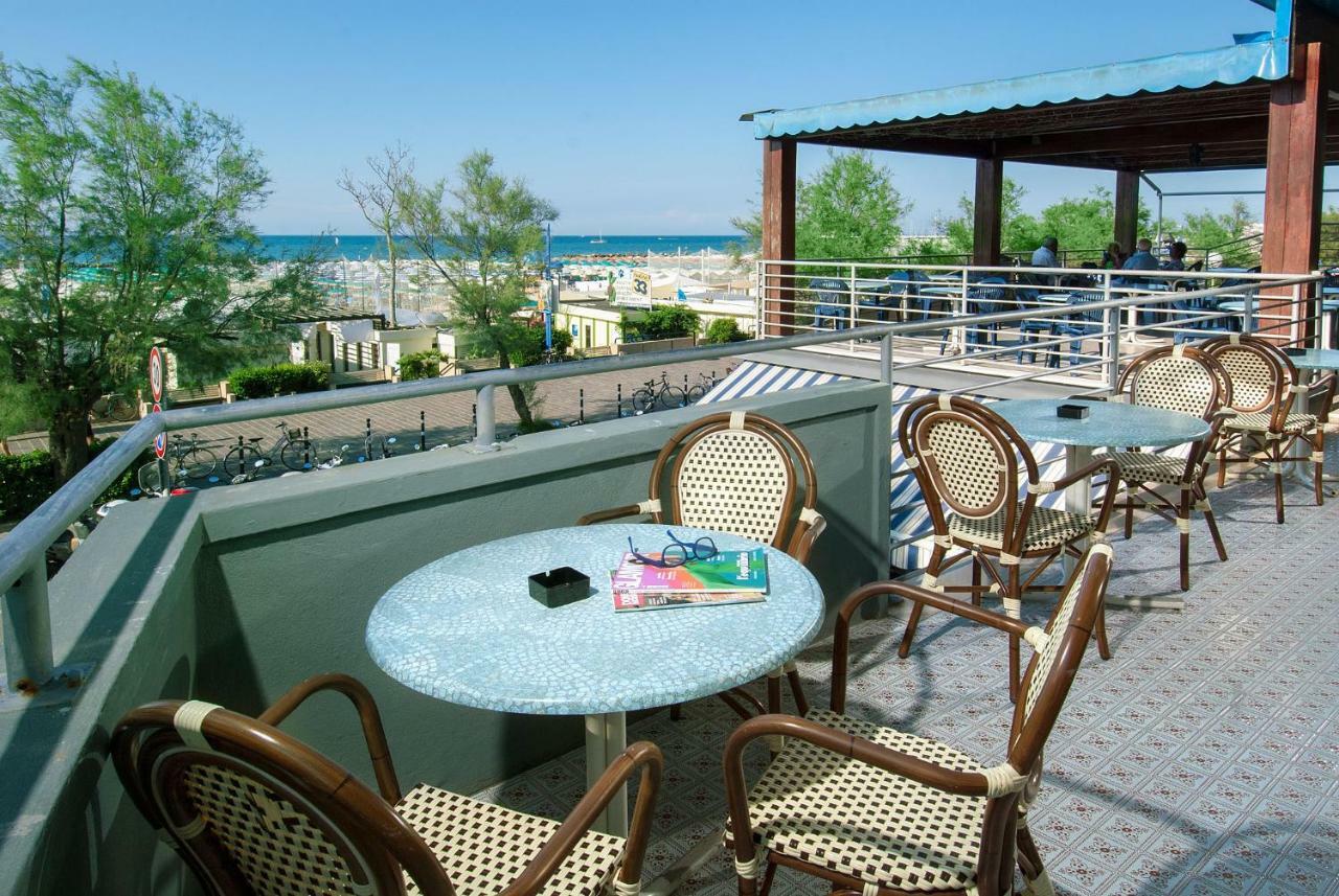 Hotel Nettuno Cattolica Exteriör bild