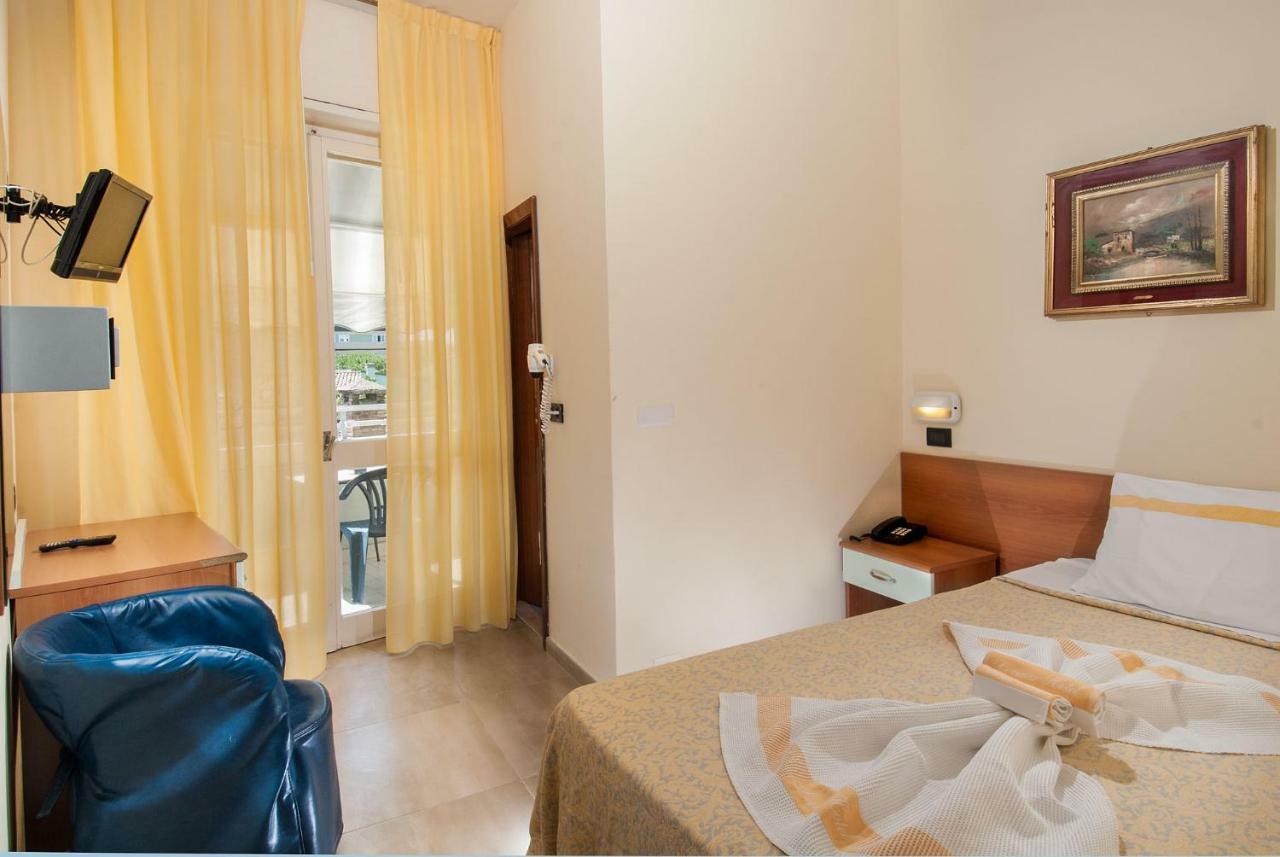 Hotel Nettuno Cattolica Exteriör bild