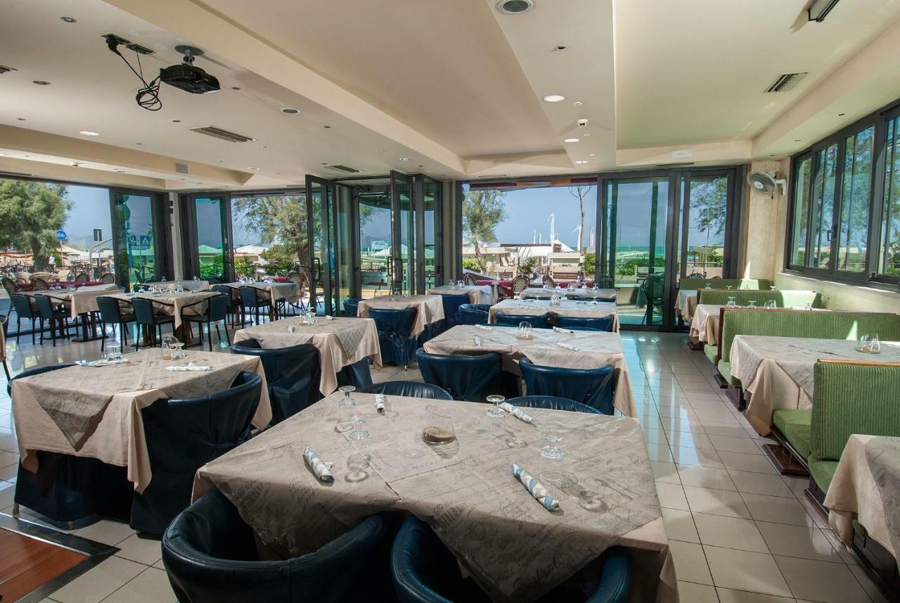 Hotel Nettuno Cattolica Exteriör bild